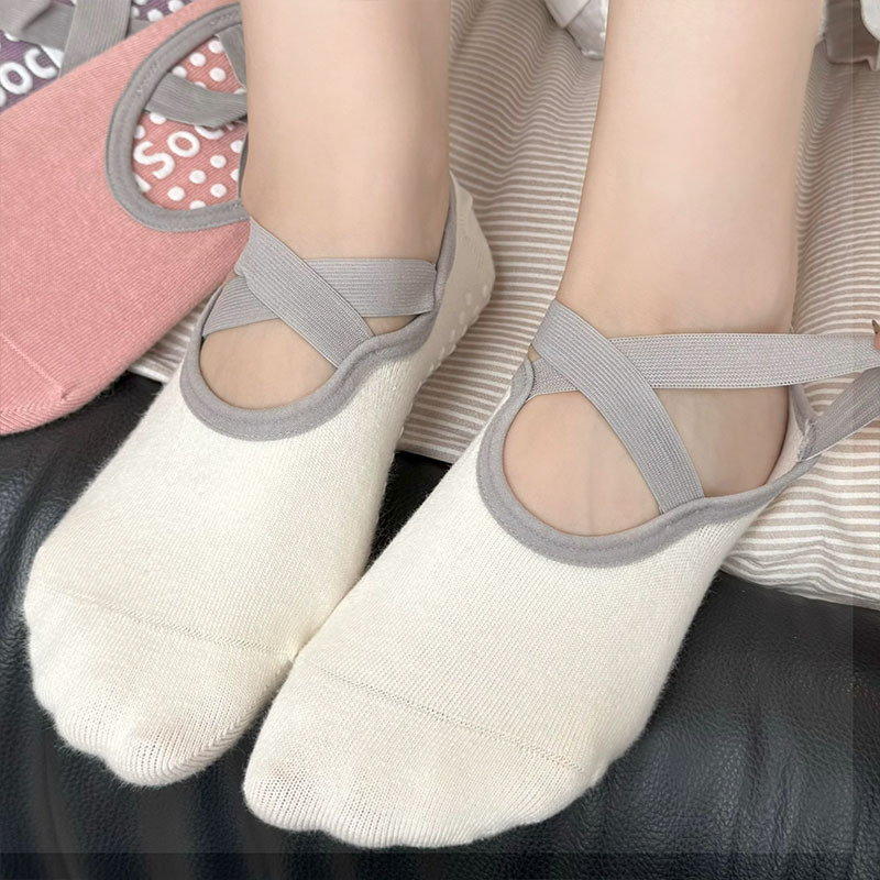Professional Women Yoga Sock S - Yoga & Fitness Classes By Niharika Zirakpur Reviews 评论和价格