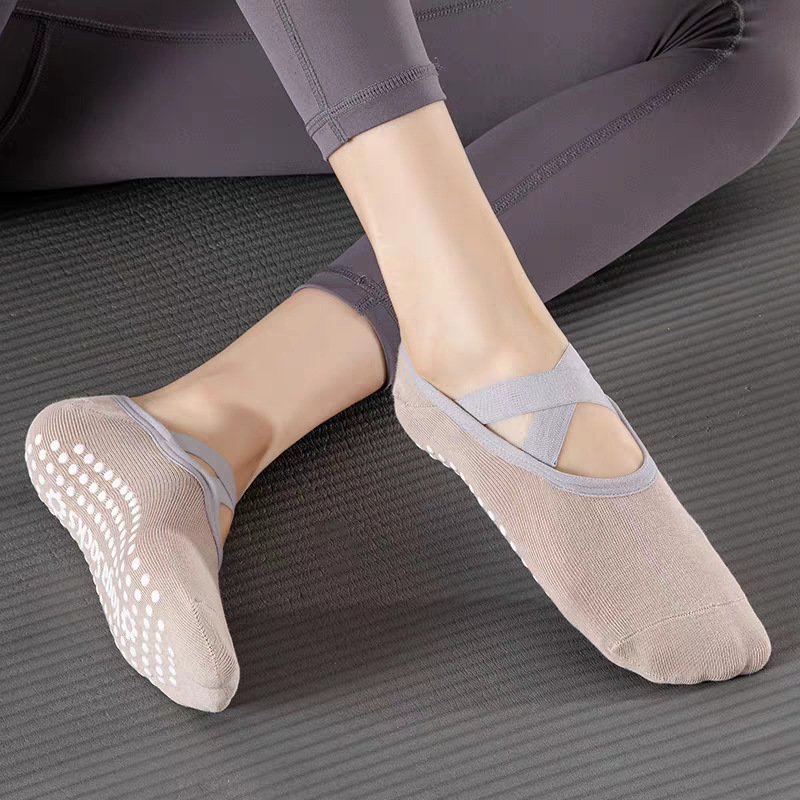 Professional Women Yoga Sock S - Yoga & Fitness Classes By Niharika Zirakpur Reviews 评论和价格